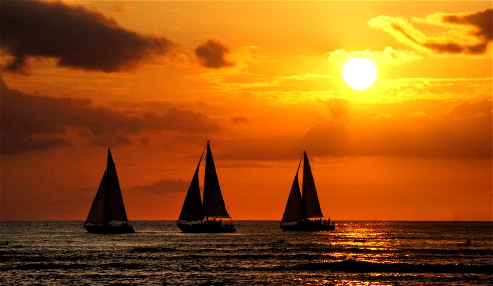 Sunset Sea Yacht photo