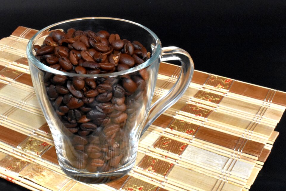 Krupnyj plan brown coffee beans