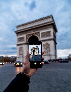 Smartphone Arc De Triomphe photo