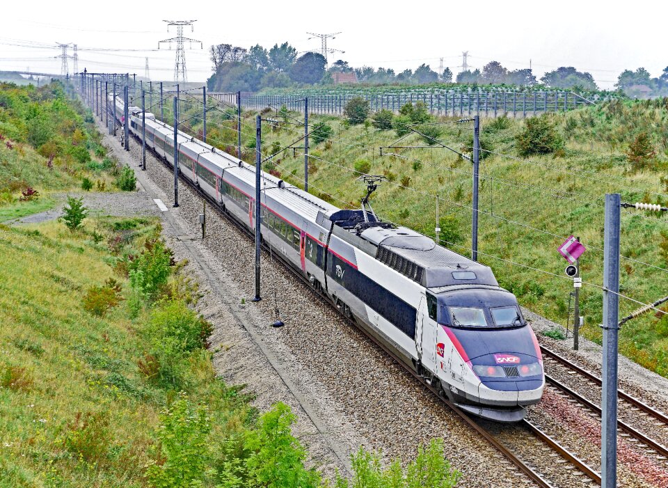 Double unit fast traffic railway