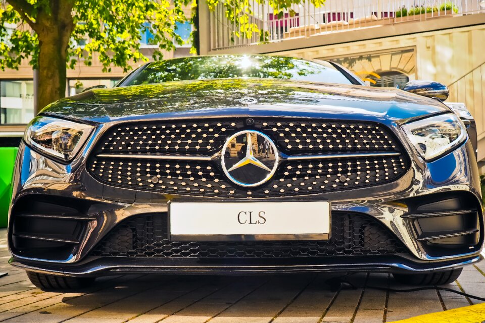Vehicle mercedes benz luxury