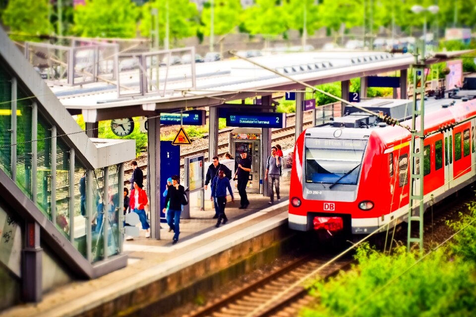 Travel rails traffic