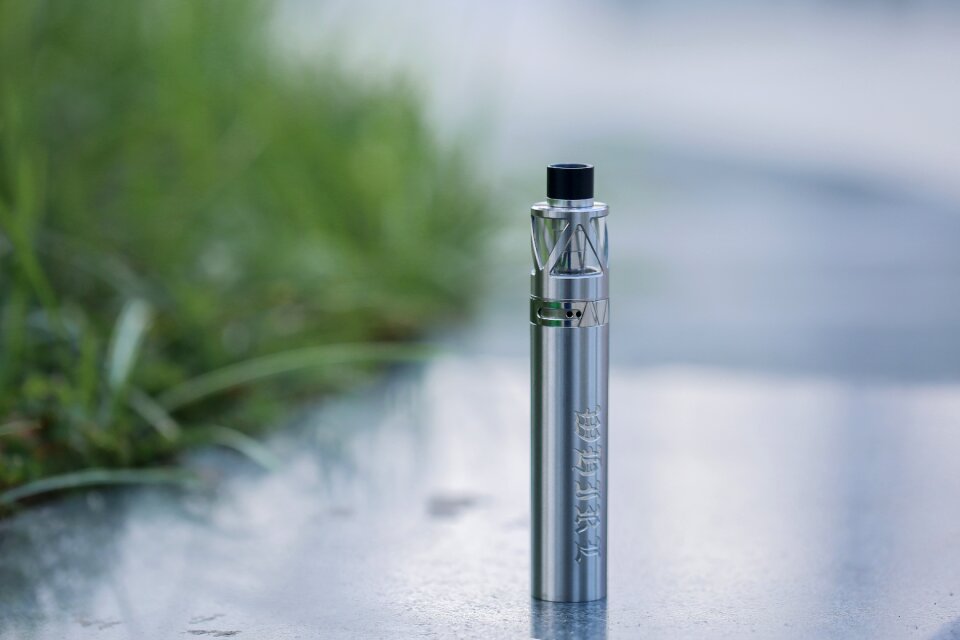 Electronic cigarette atomizer vapor