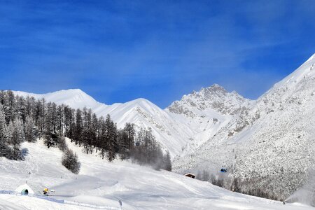Nature mountains wintry