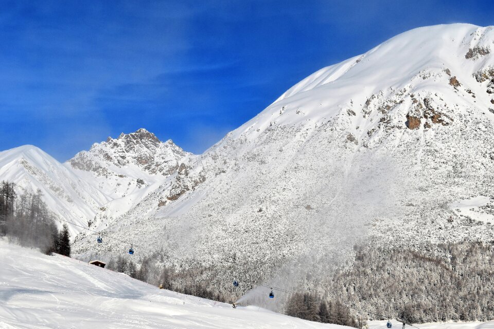 Nature mountains wintry