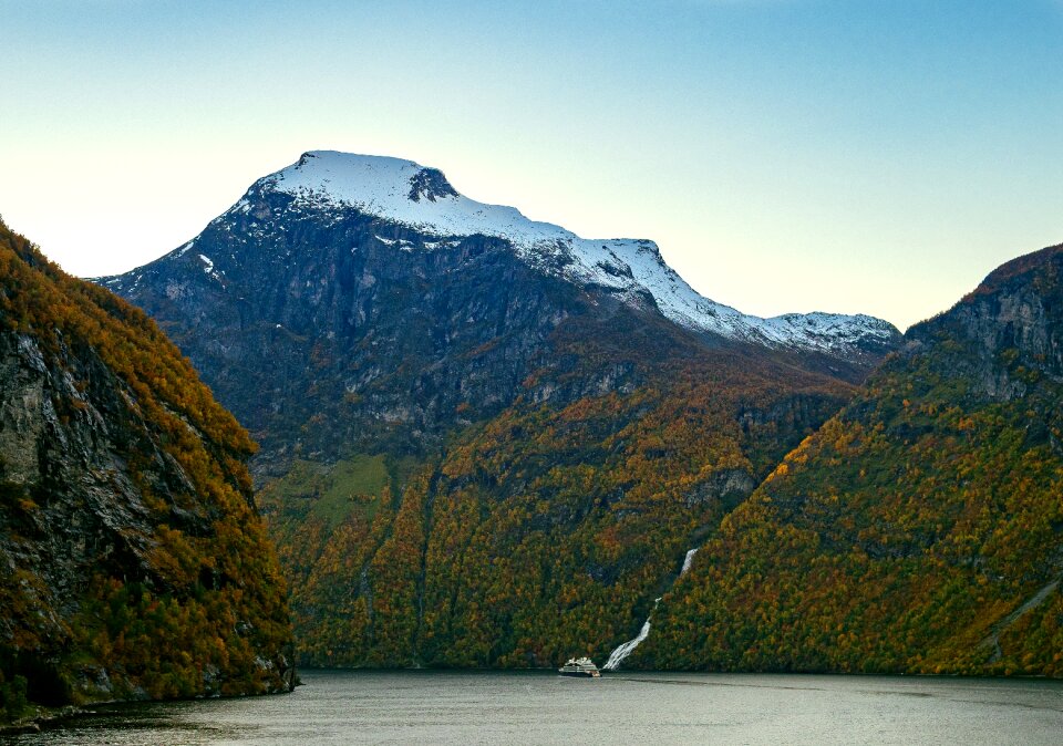Mountains rock lake