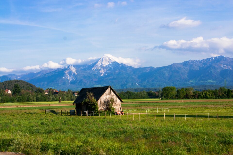 House barn scale photo