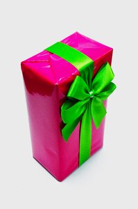 Wrapping green bow design