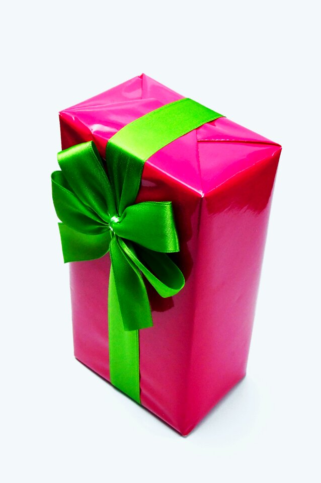 Wrapping green bow design