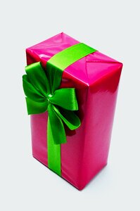 Wrapping green bow design