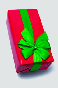 Wrapping green bow design