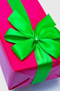 Wrapping green bow design