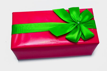 Wrapping green bow design