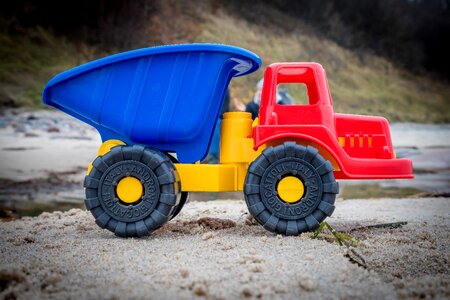 Tipper colorful sand