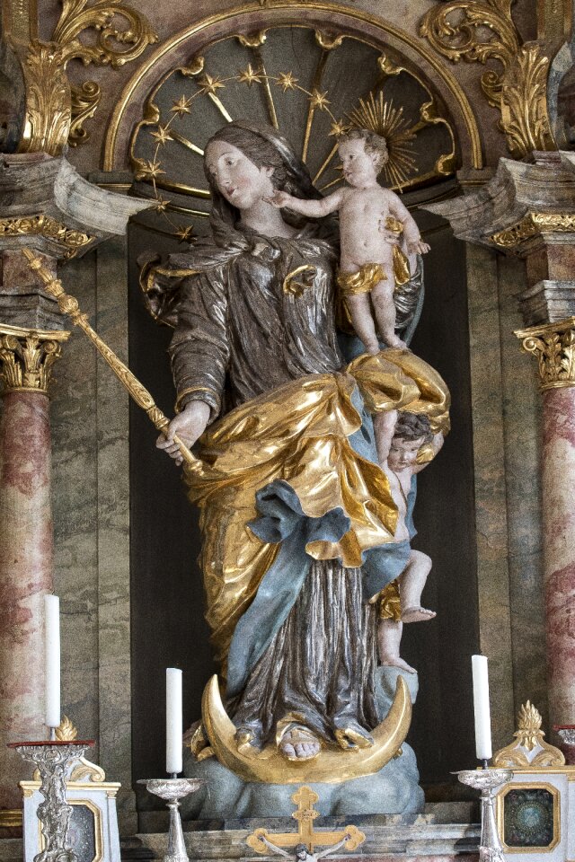 Figure christ child religion