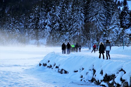 Frozen snow spacer
