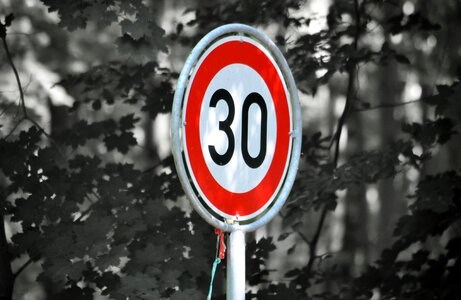30 street sign speed limitation photo