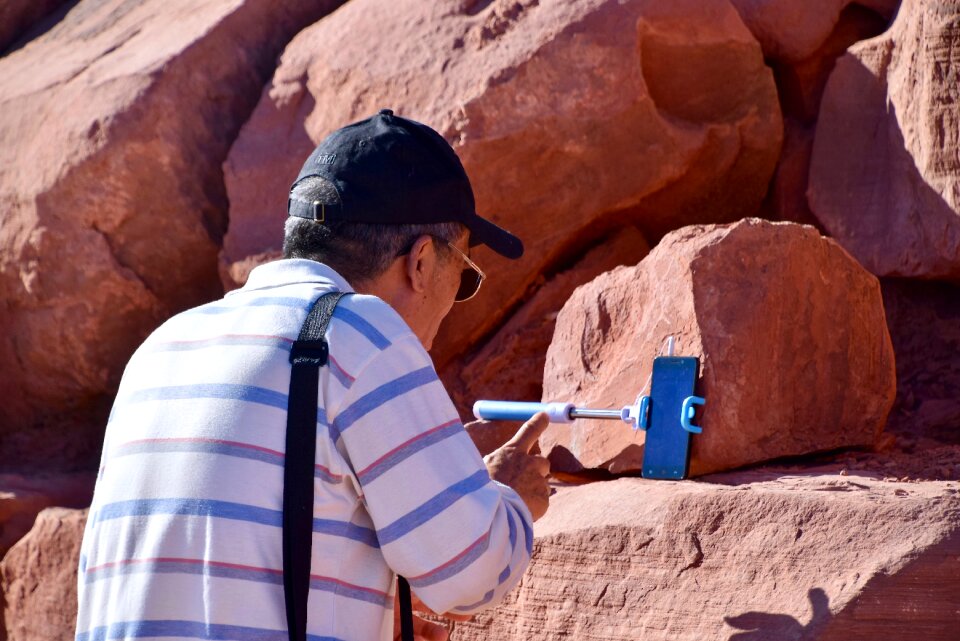Man smartphone face time
