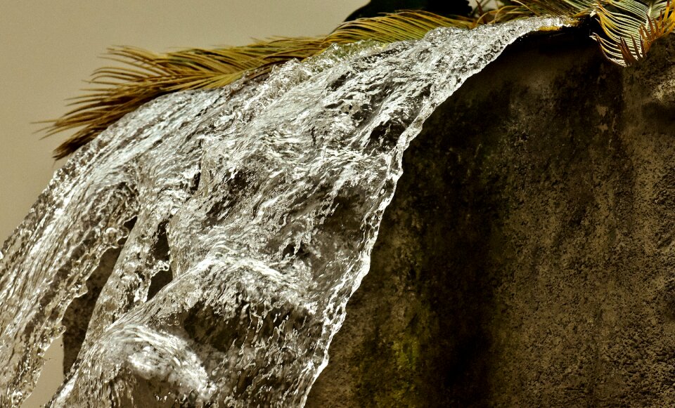 Wet water fountain water feature