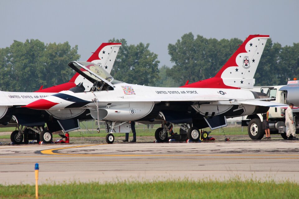 Thunderbirds jet fighter airforce