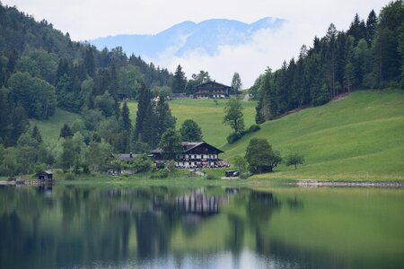 Alpine bergsee postkartenmotiv photo