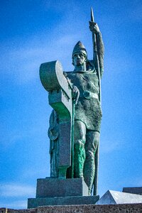 Ingolfur arnarson arnarholl statue
