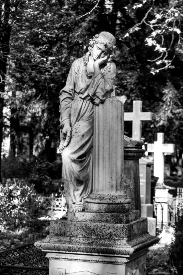 Tombstone statue burial ground