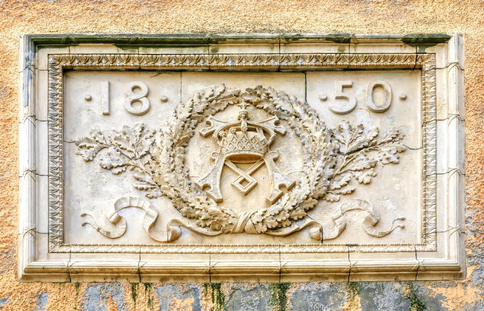 King seal memorial stone foundation