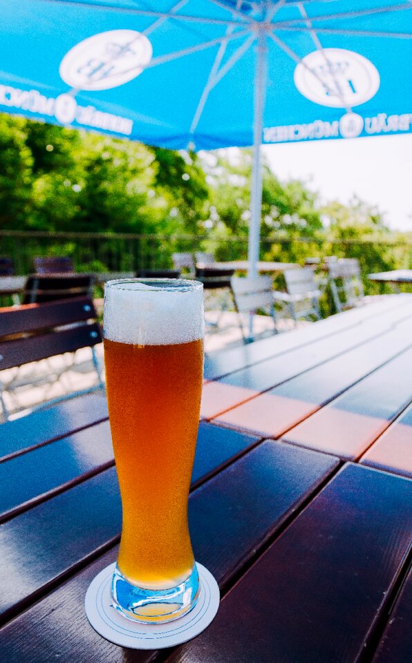 Foam beer garden wheat beer glass