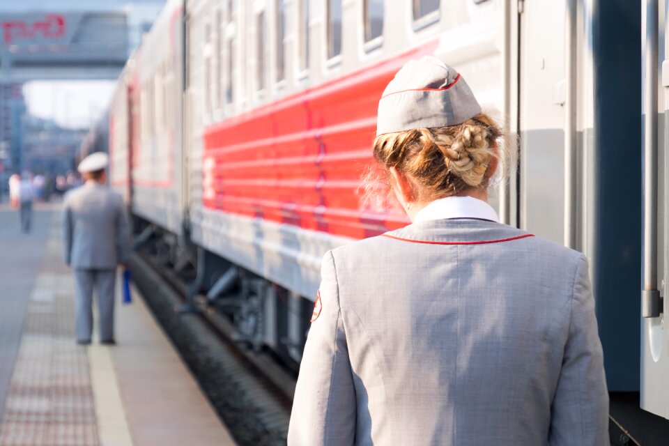 Rail woman service