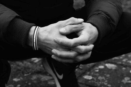 Together into each other pray