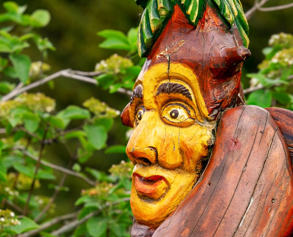 Art holzfigur carving