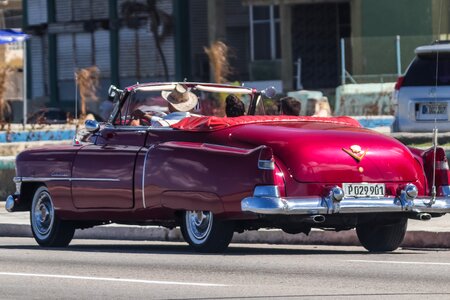 Almendron cadillac red
