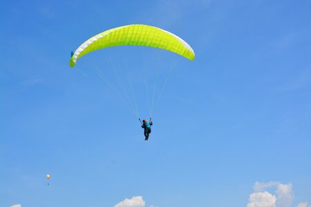 Veil yellow green flight wind