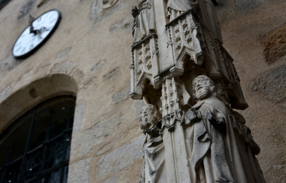 Structure clock religion