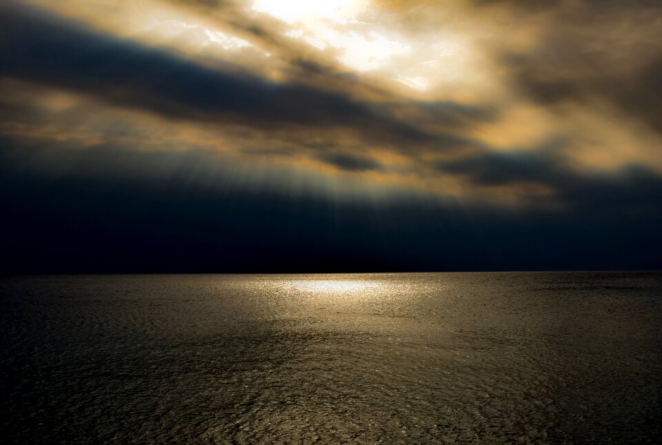 Horizon dark light