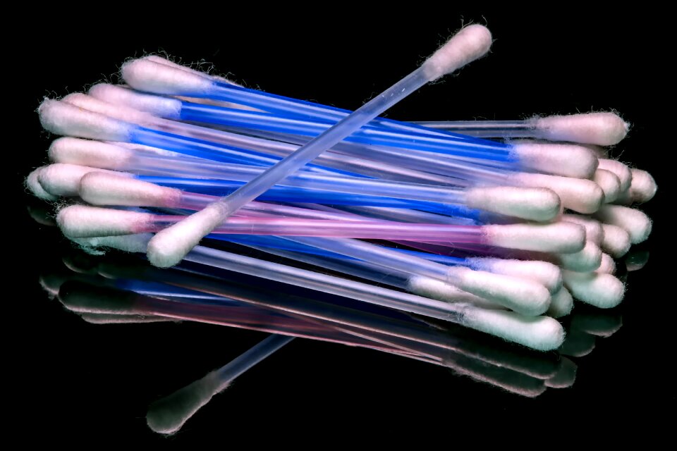 Swab cleaning bathroom