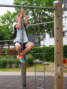 Child high climbing pole