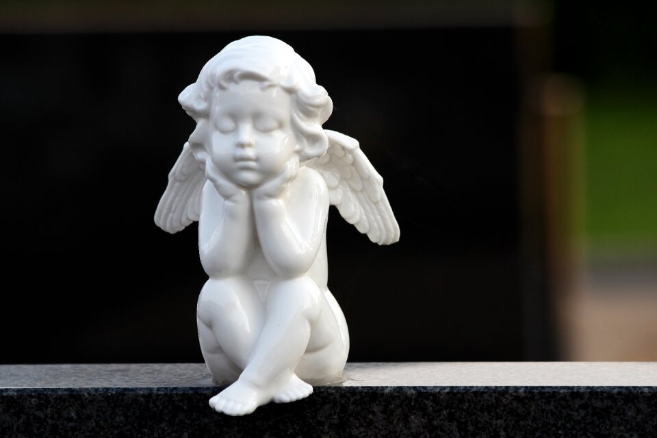 Figure sculpture statue
