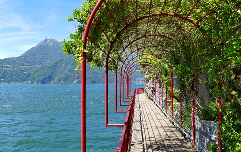 Portico lake como mountains