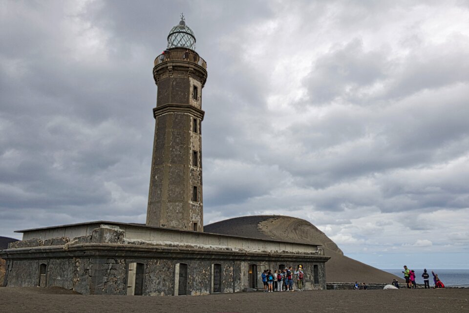 Tower navigation building