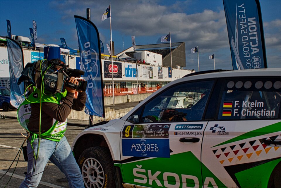 Vehicle car reporter