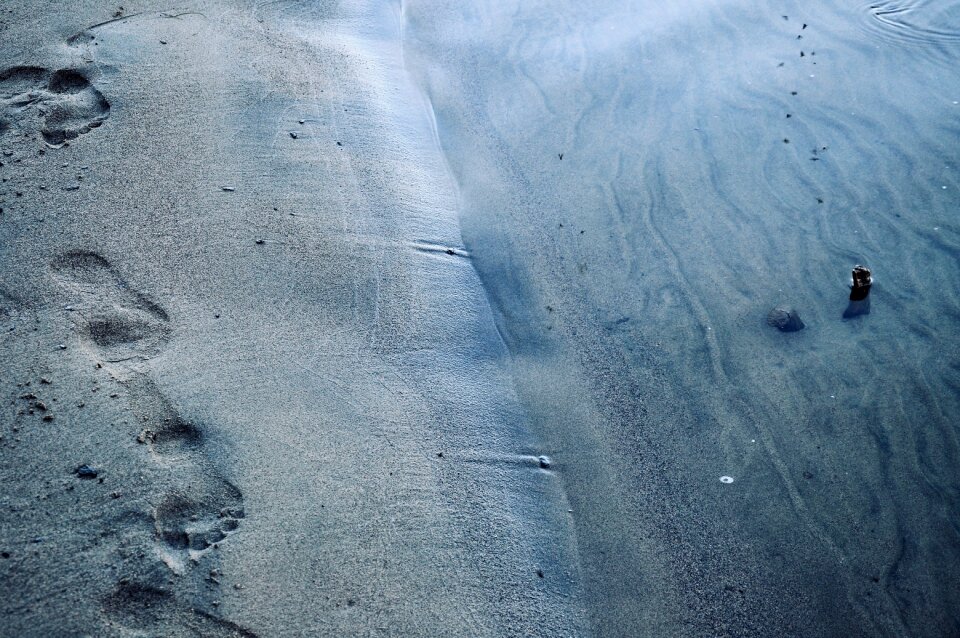 Beach traces lake