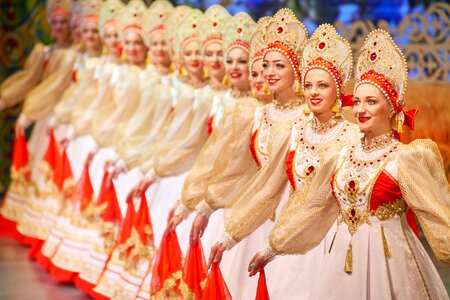 Russian costume kokoshnik dancers photo
