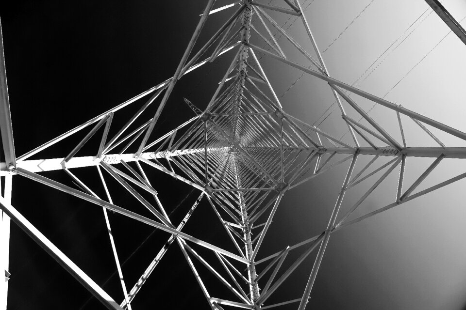Pylon current power line