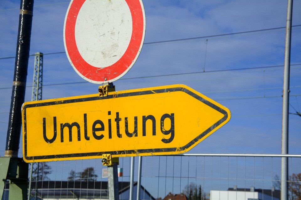 Demarcation warning road works