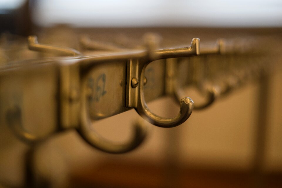 Rack hanger theatre