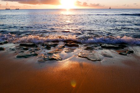 Waves tropical relaxation