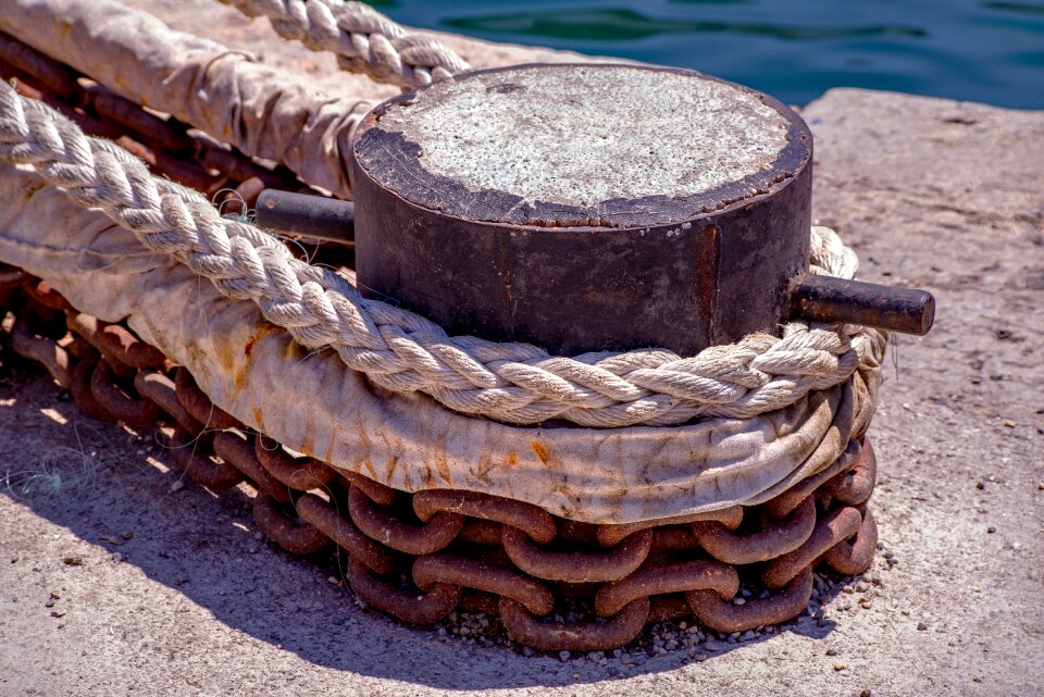 Chain knot mooring bit