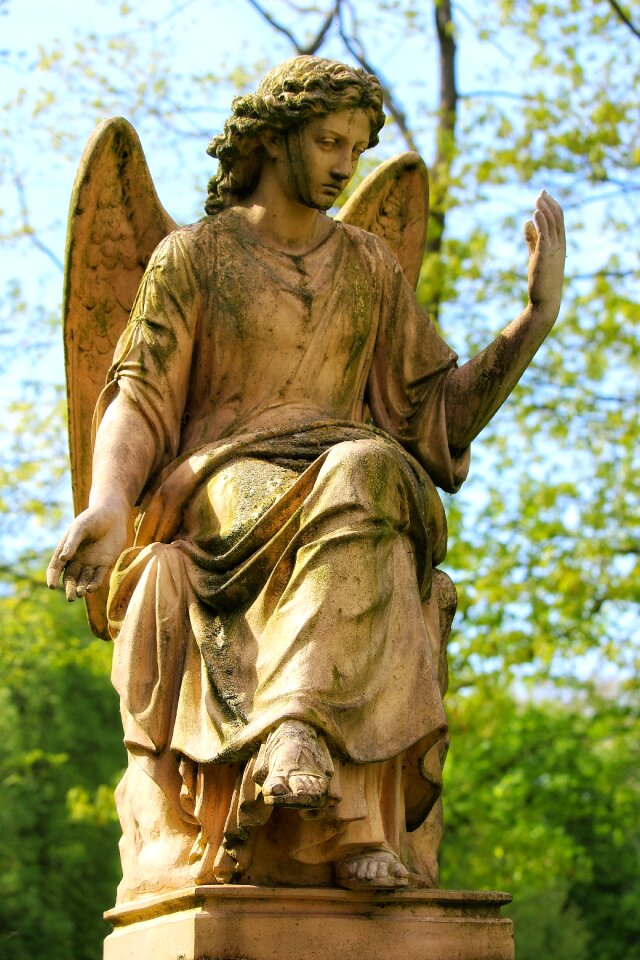 Travel monument art